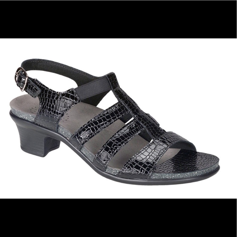 Like NEW! Snake pattern patent leather sandals
